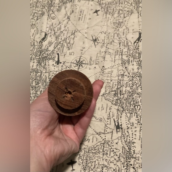 Handmade Cedar lighthouse - Picture 4 of 6